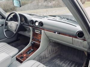 Mercedes-Benz 560 SL 1986 года  (NA)